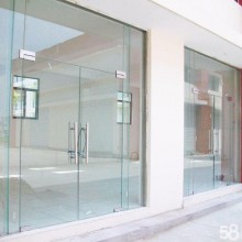 安装制作各种钢化玻璃门磨砂玻璃门地弹簧玻璃门效果好
