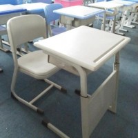 鸿和家具新款 高中生带挡板桌课桌椅